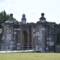 Caserne porte au boules